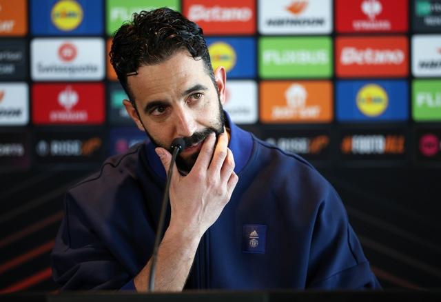 况且他们多, 就能赢得拥, 他太过投入 况且他们多, 就能赢得拥, 他太过投入