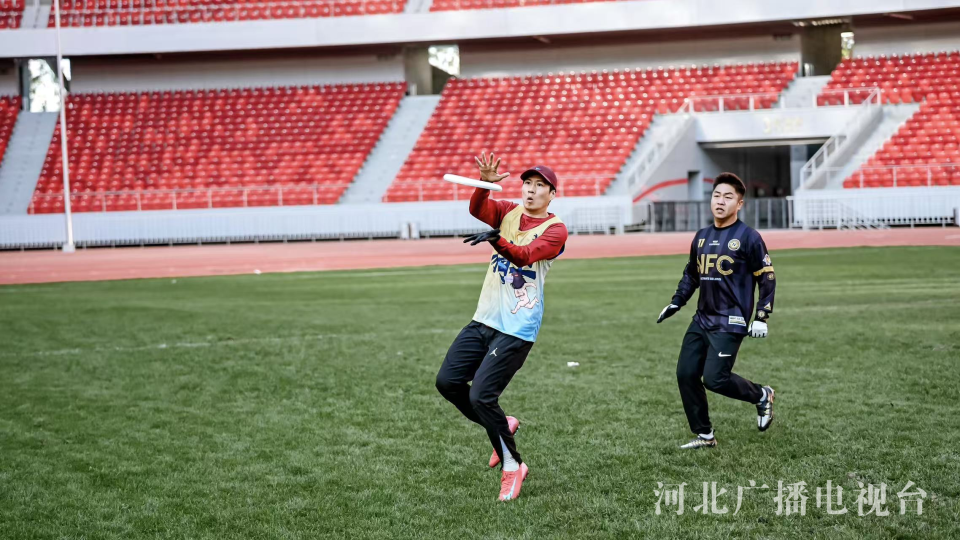 育盛会, 通过飞盘运