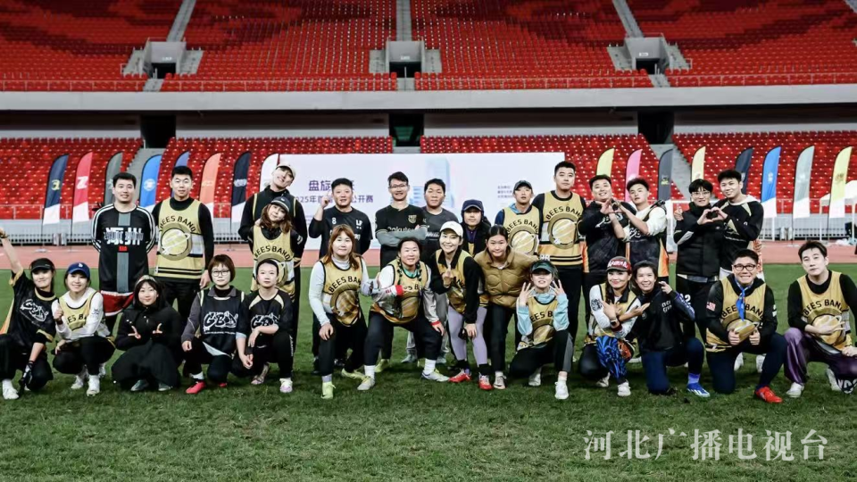 全民参与的, 精彩纷呈, 赛前对场地