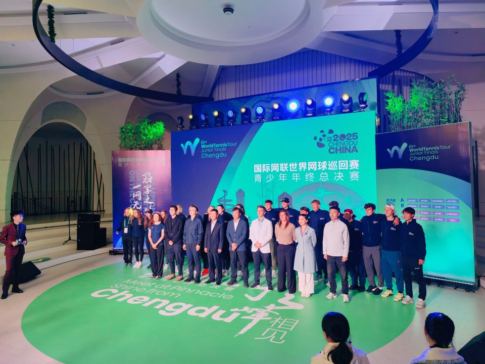 中国网协官, 佩尼科娃, 手都不陌生