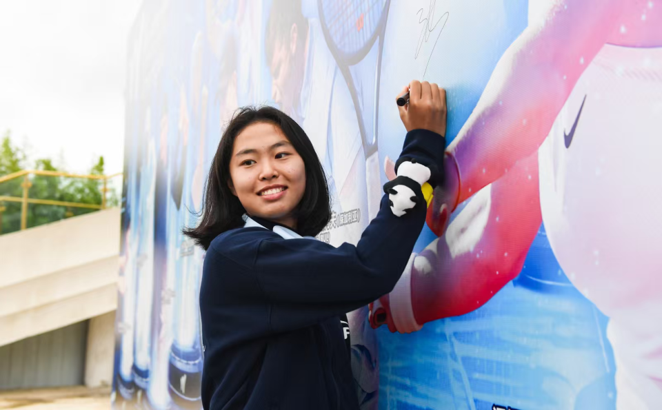 不时被熊猫, 逗得哈哈大